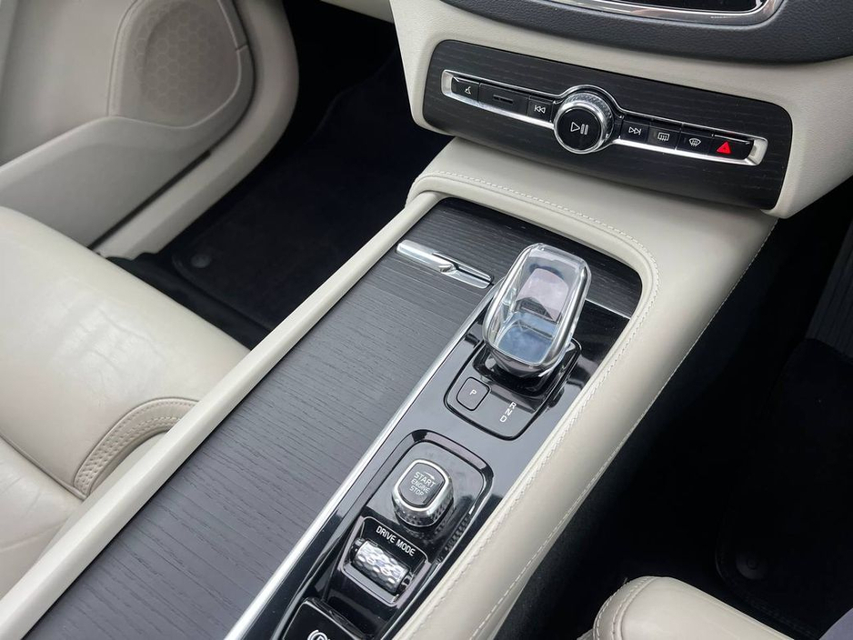 2019 Volvo XC90 - image 10