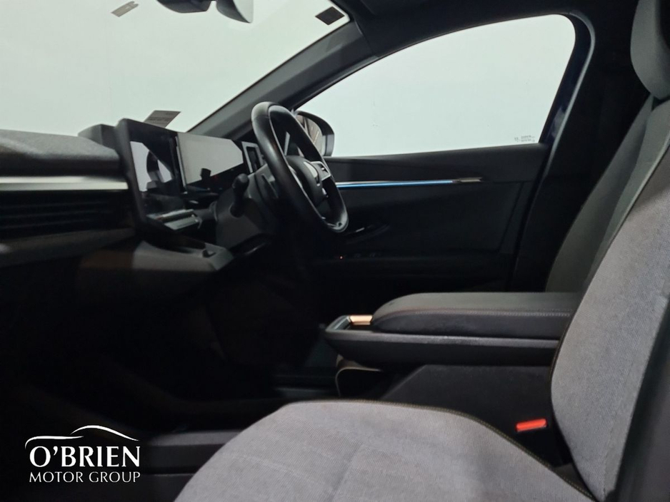 2023 Renault Megane E-Tech EV60 220hp Techno €24,900