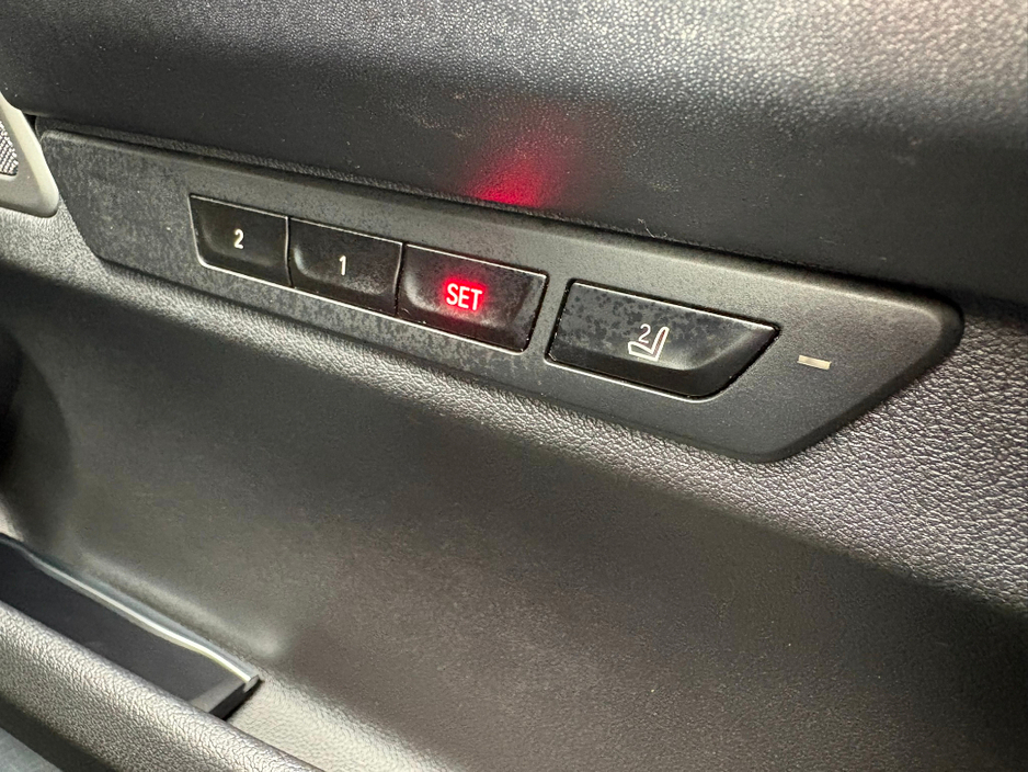 2020 BMW 7 Series - image 38