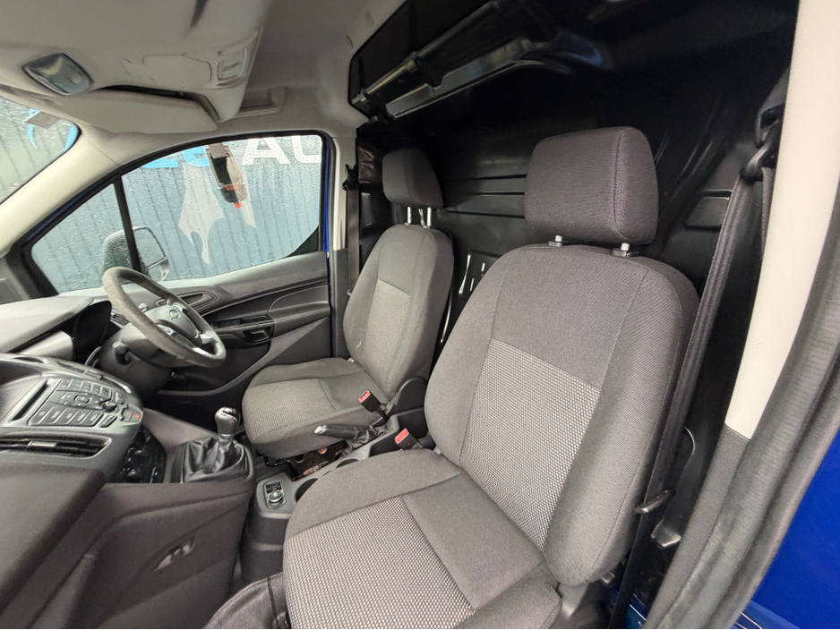 2017 Ford Transit Connect - image 26