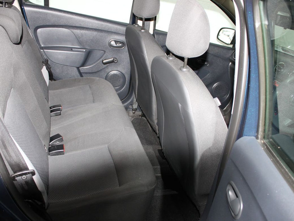 2016 Dacia Sandero - image 13