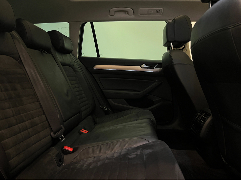 2018 Volkswagen Passat - image 19