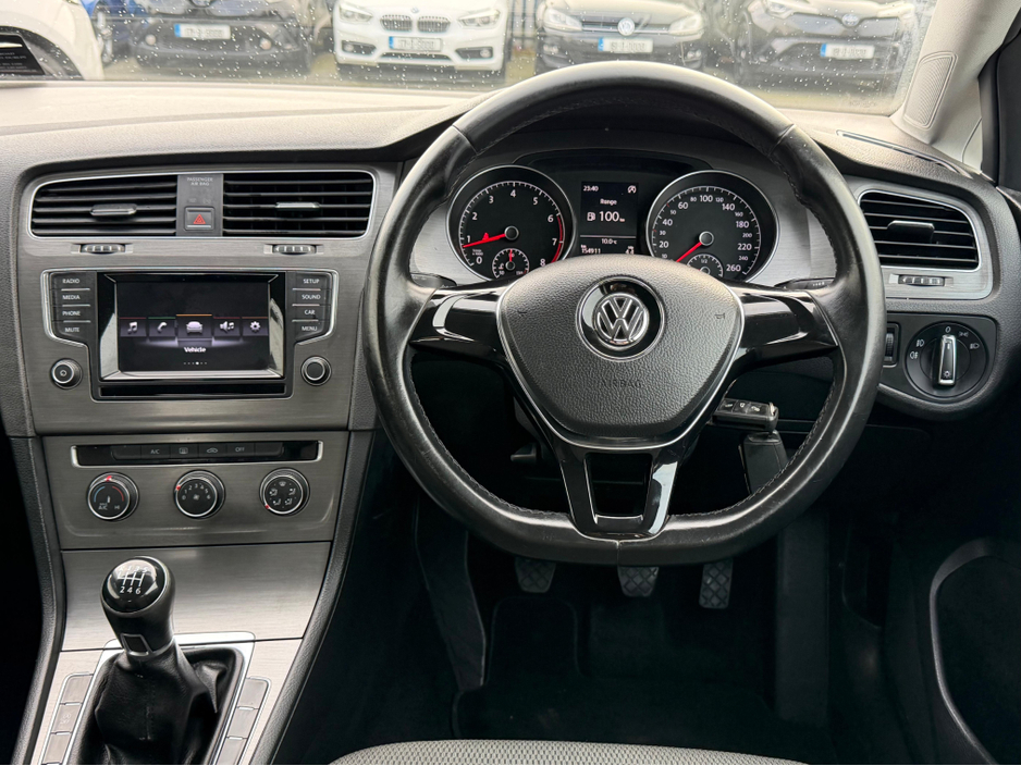 2013 Volkswagen Golf - image 18