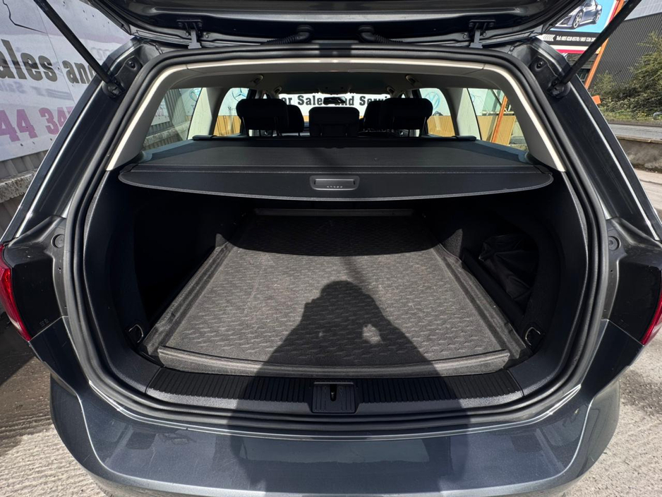 2016 Volkswagen Passat - image 12