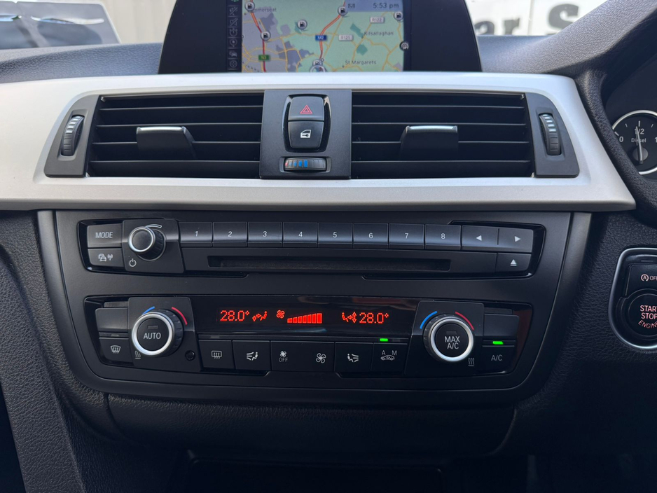 2015 BMW 3 Series - image 24