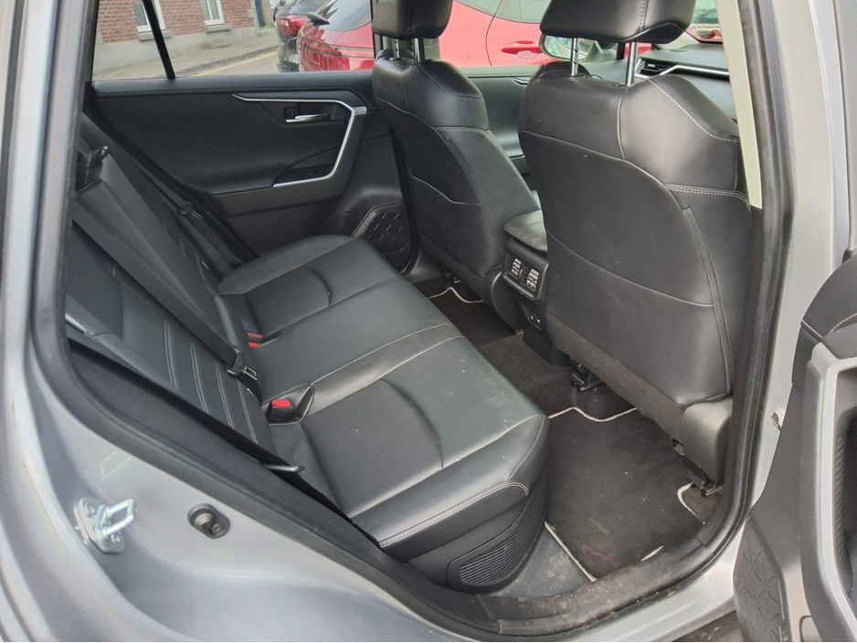 2021 Toyota Rav4 - image 10