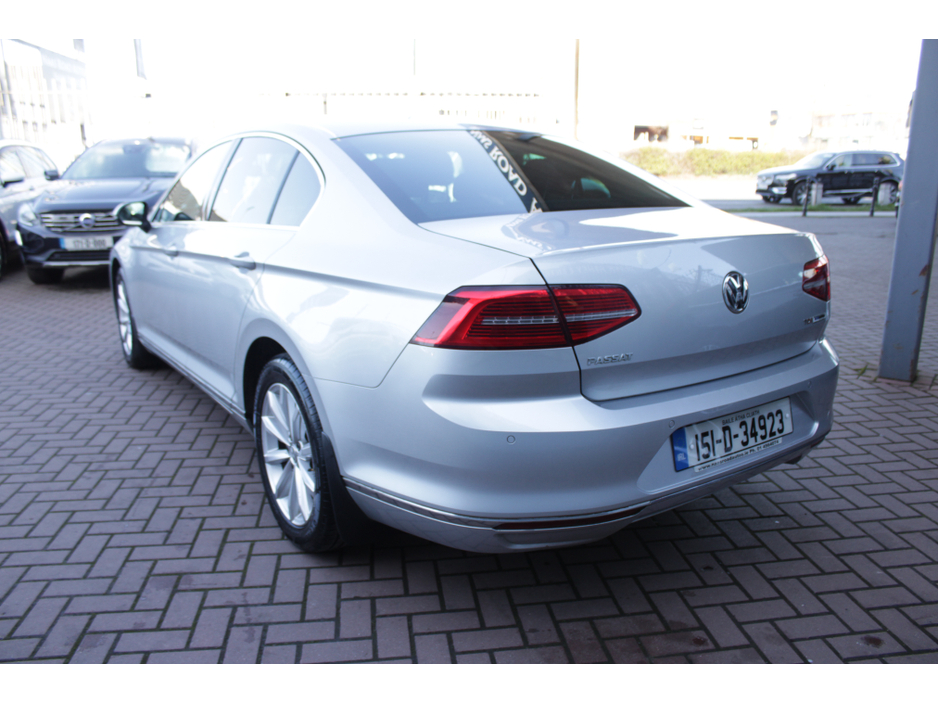 2015 Volkswagen Passat - image 6