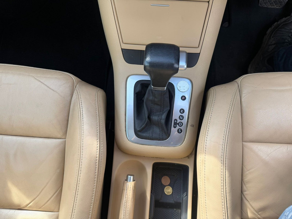 2008 Volkswagen Golf - image 11