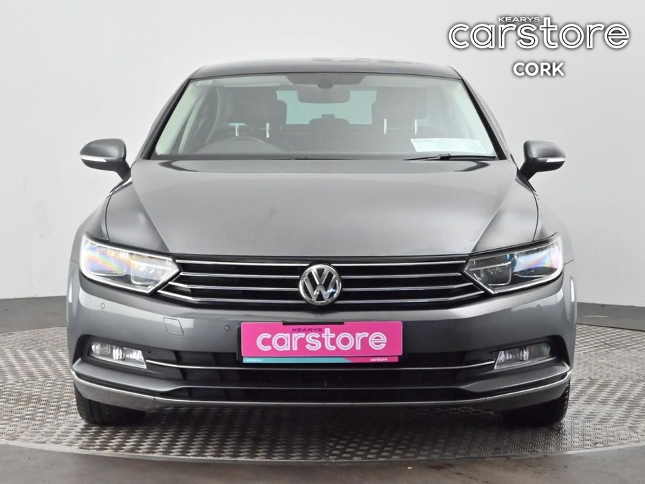2016 Volkswagen Passat - image 8