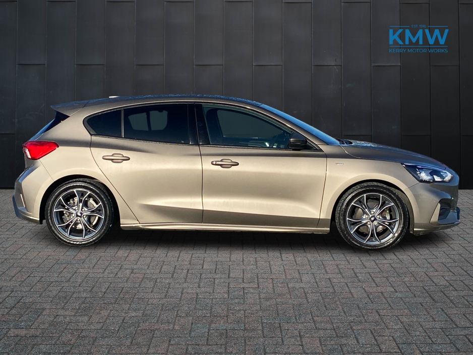 2020 Ford Focus - image 4