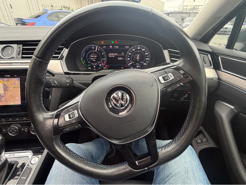 2018 Volkswagen Passat - image 23
