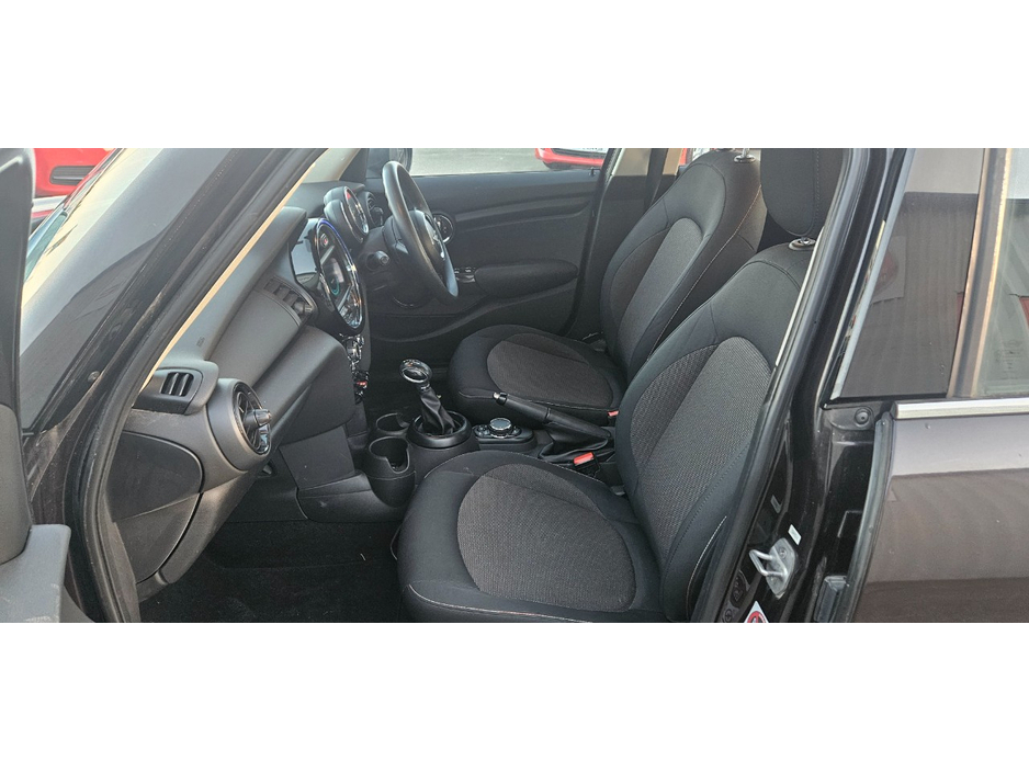 2016 MINI Cooper - image 24