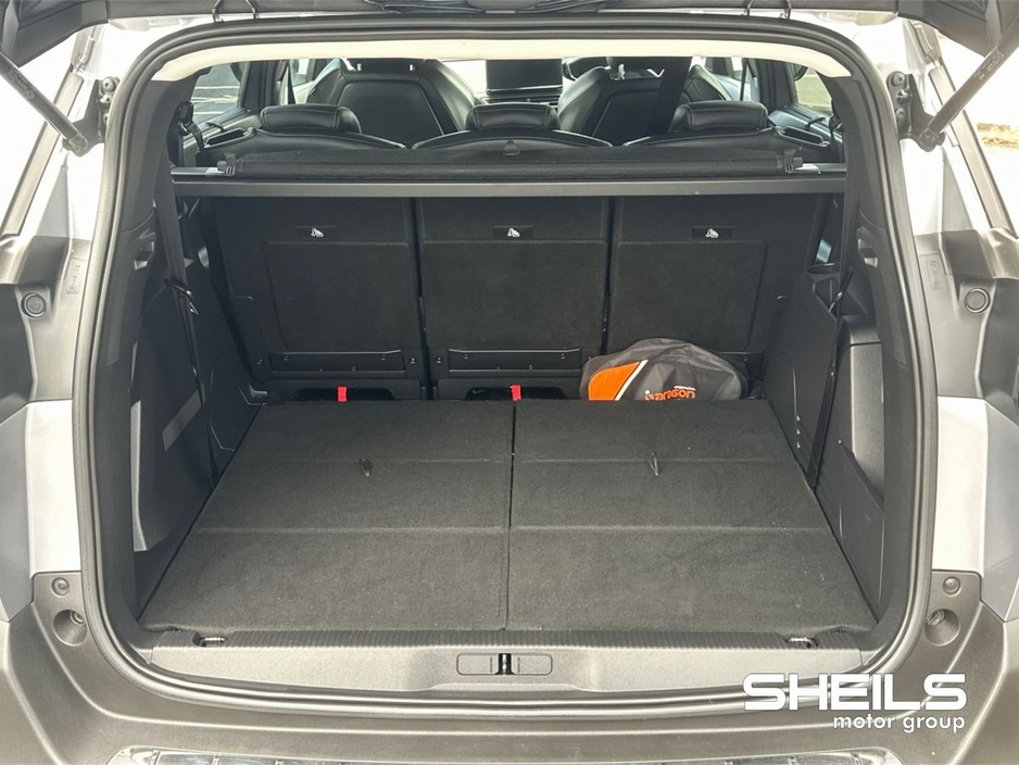 2021 Peugeot 5008 - image 9