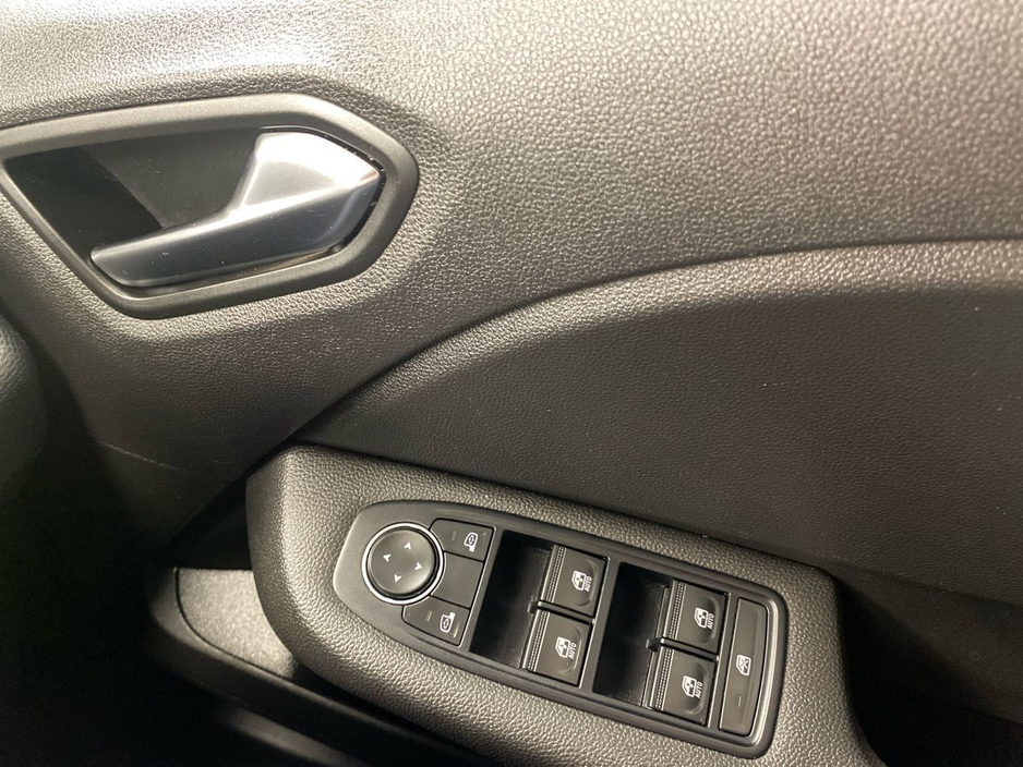 2023 Renault Clio - image 13