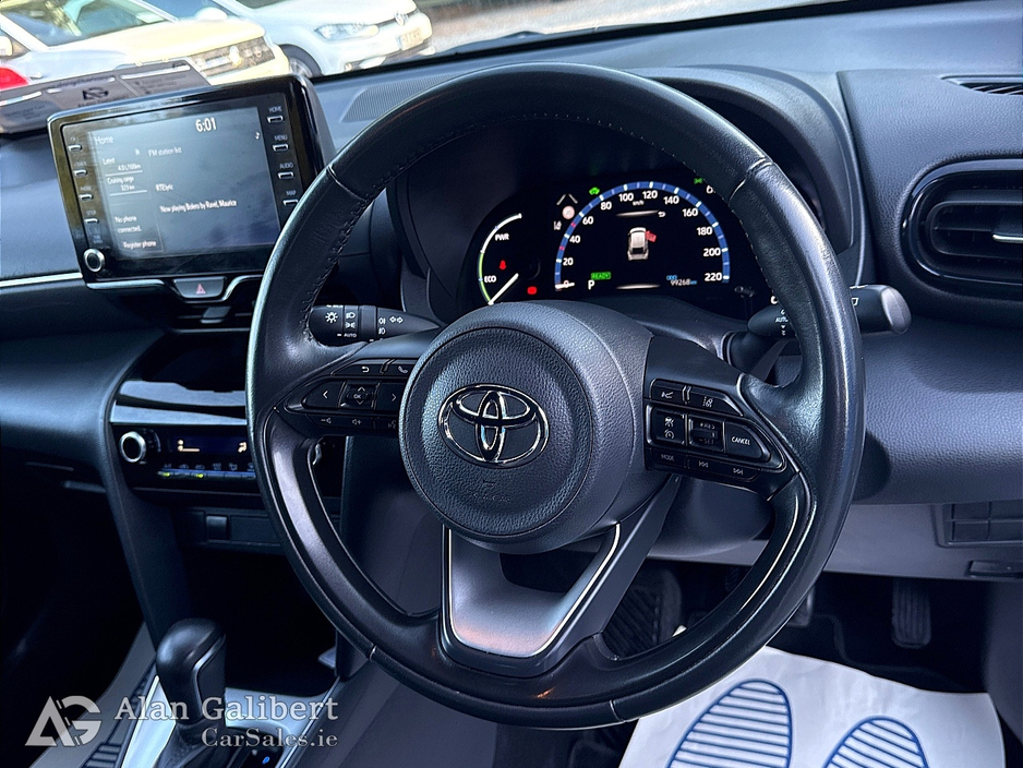 2023 Toyota Yaris Cross - image 12