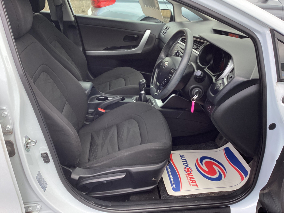 2018 Kia Ceed - image 9