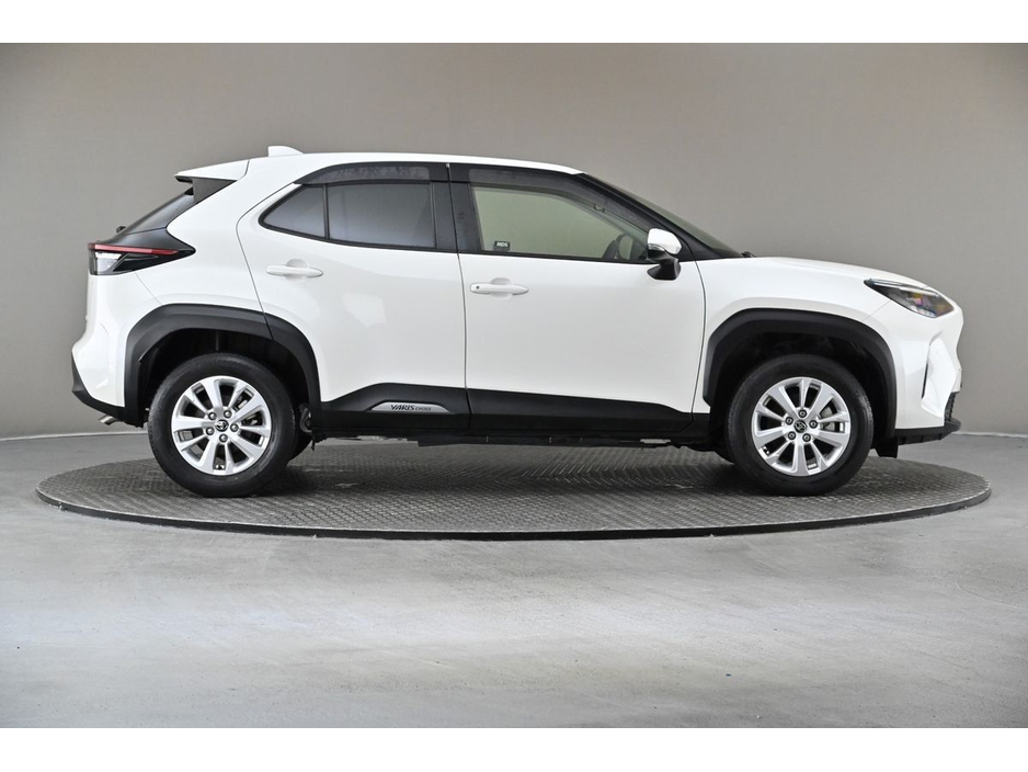 2022 Toyota Yaris Cross - image 11