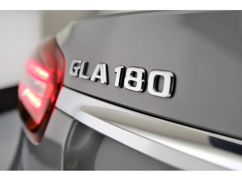 2017 Mercedes-Benz GLA Class GLA 180 *HALF LEATHER*REVERSE CAM*PARK SENSORS* €20,990