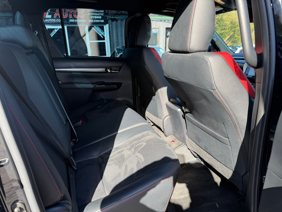 2023 Toyota Hilux - image 18