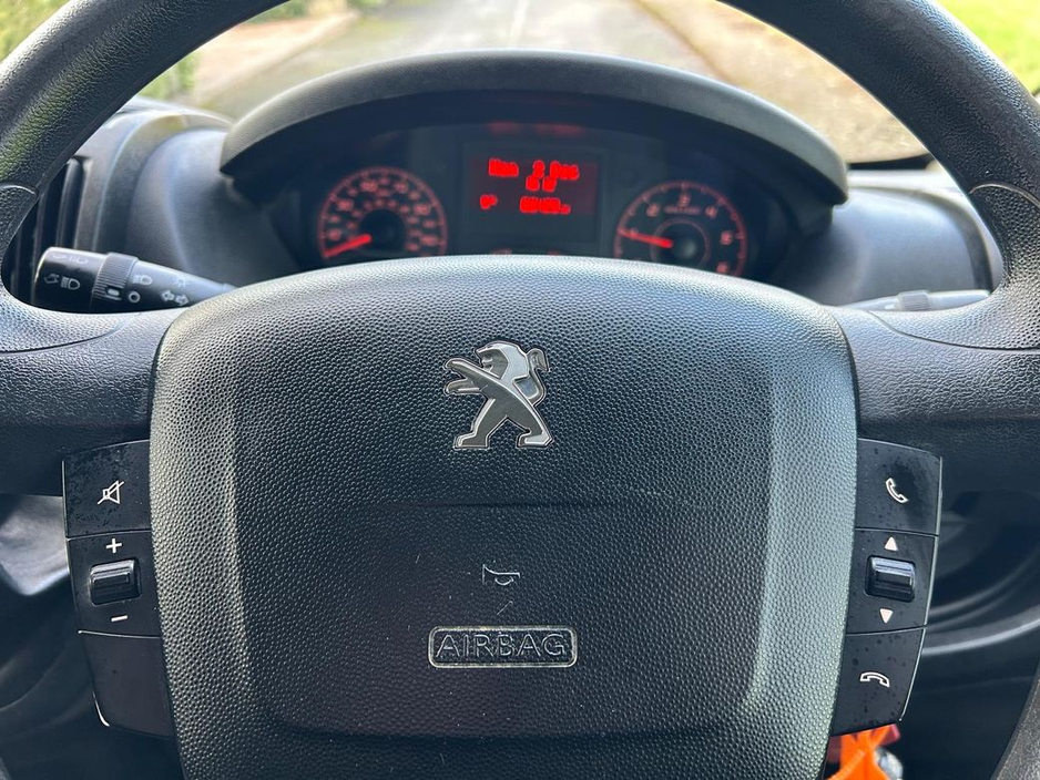 2019 Peugeot Boxer - image 2