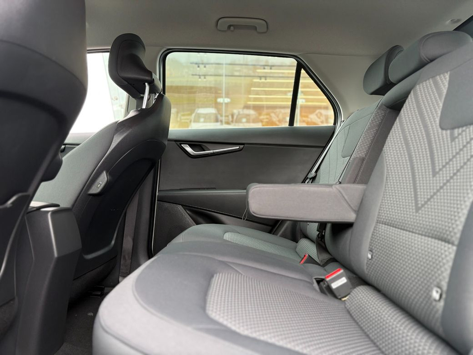2025 Kia Niro - image 4