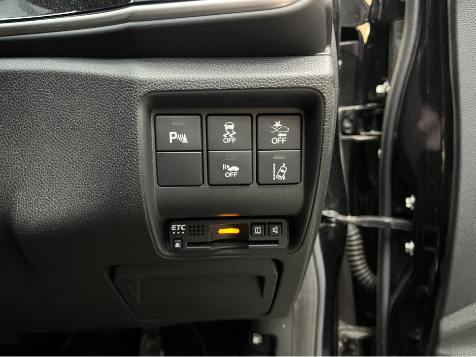 2019 Honda Grace - image 13