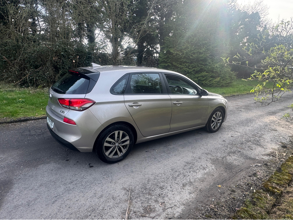 2019 Hyundai i30 - image 2