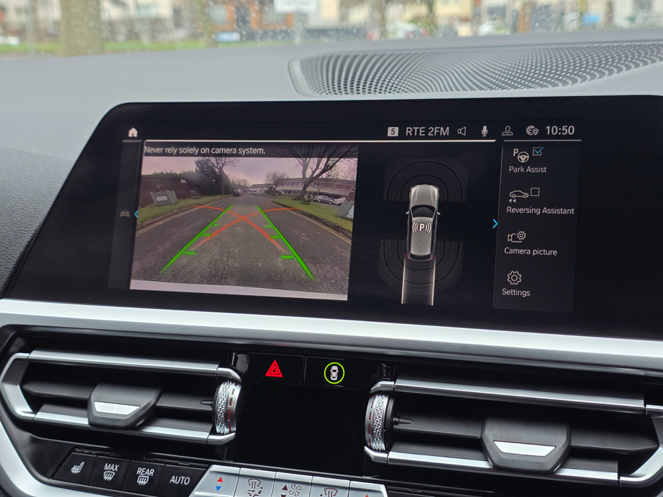 2021 BMW 3 Series - image 30