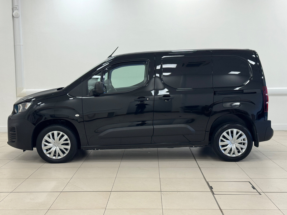 2022 Peugeot Partner  €18,500