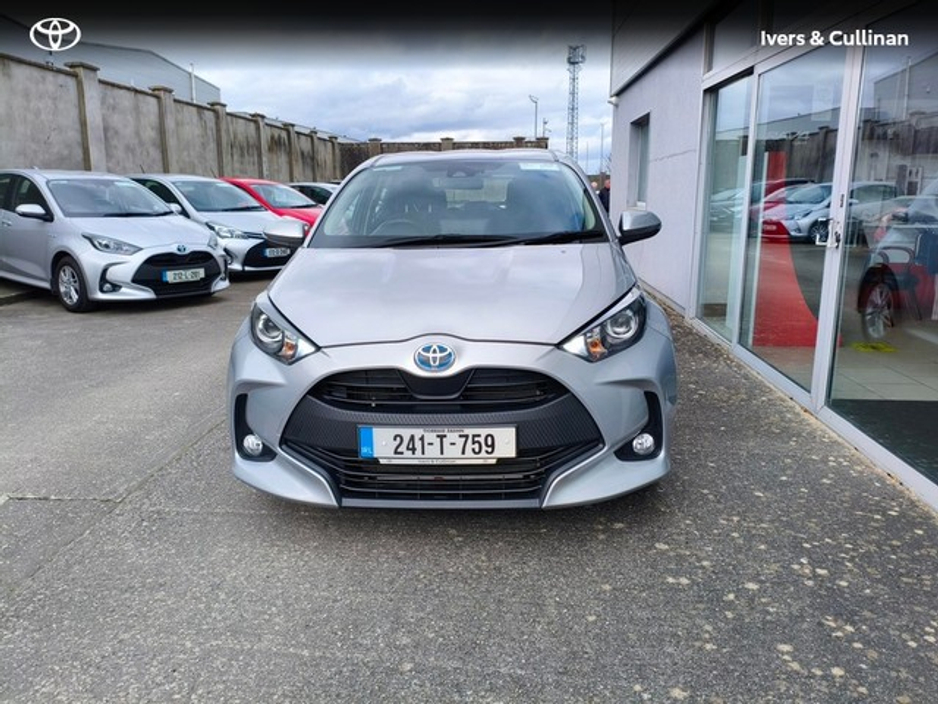 2024 Toyota Yaris - image 4