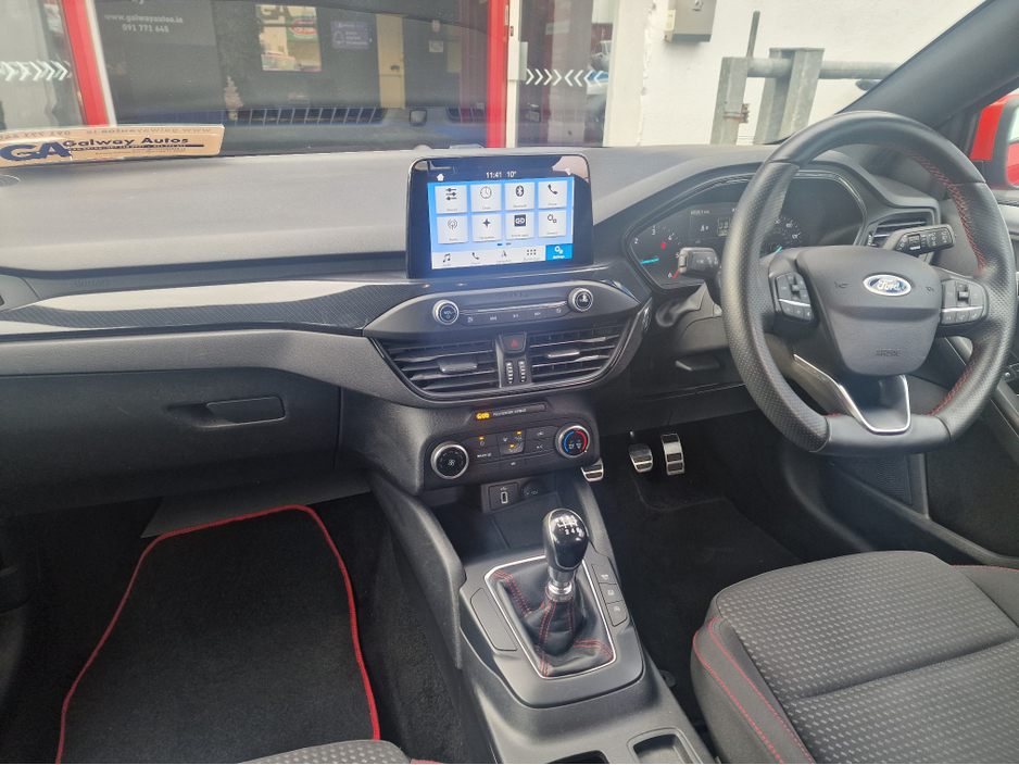 2019 Ford Focus - image 24