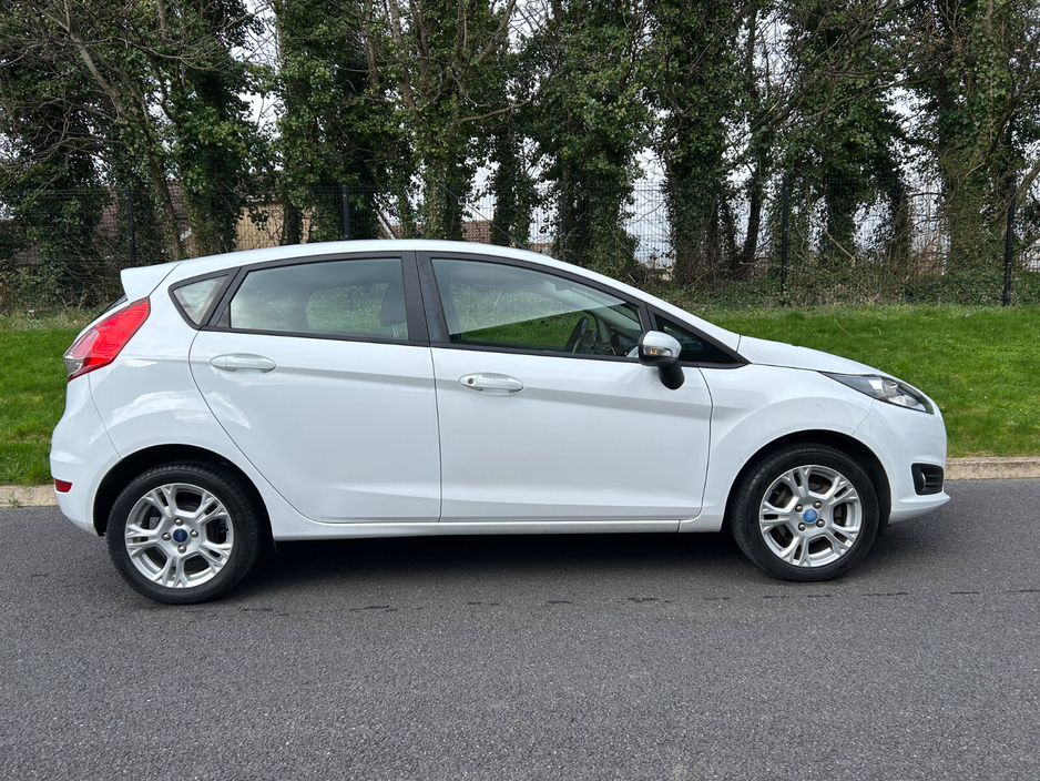 2016 Ford Fiesta - image 3