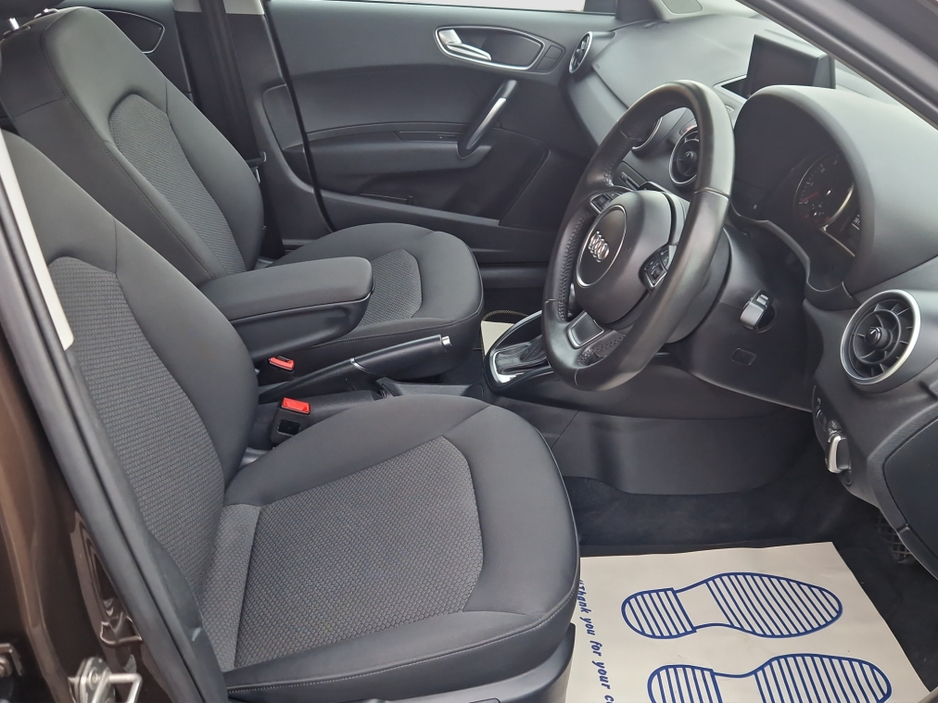 2015 Audi A1 - image 10