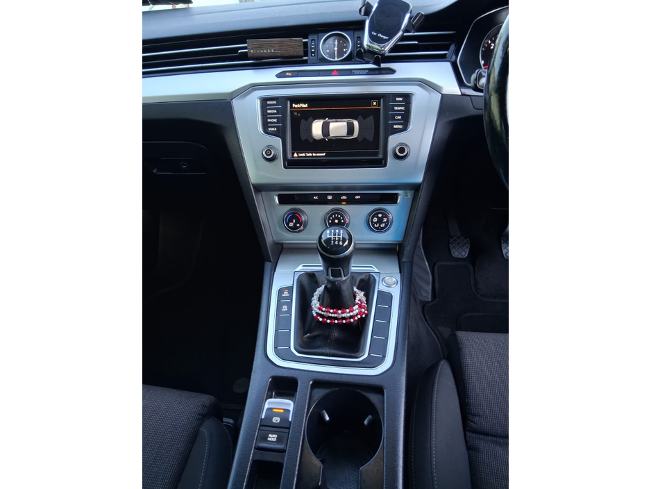 2015 Volkswagen Passat - image 8