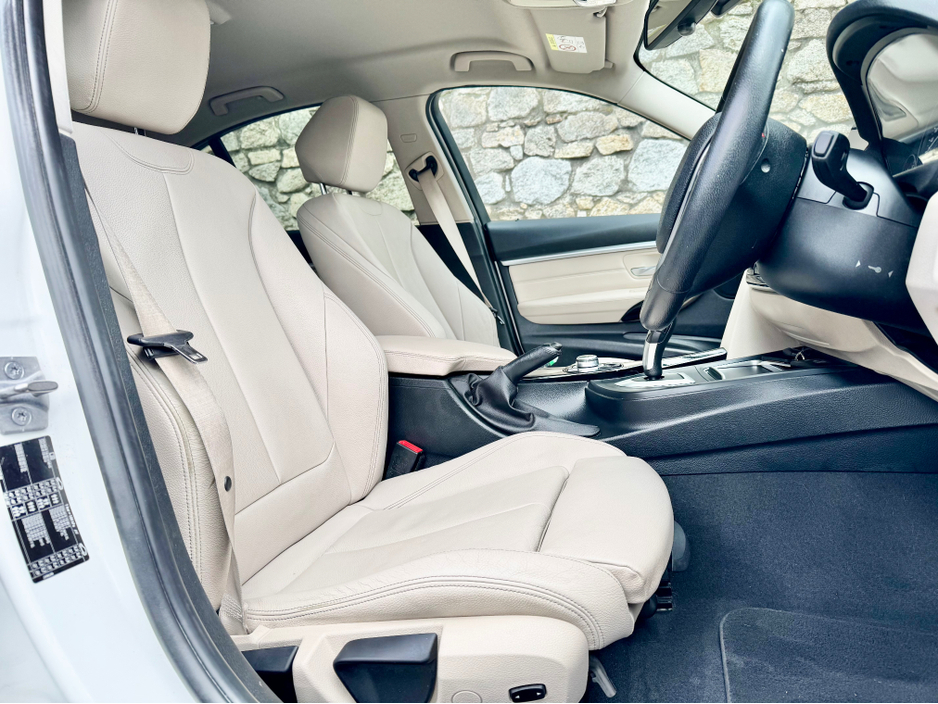 2016 BMW 3 Series - image 17