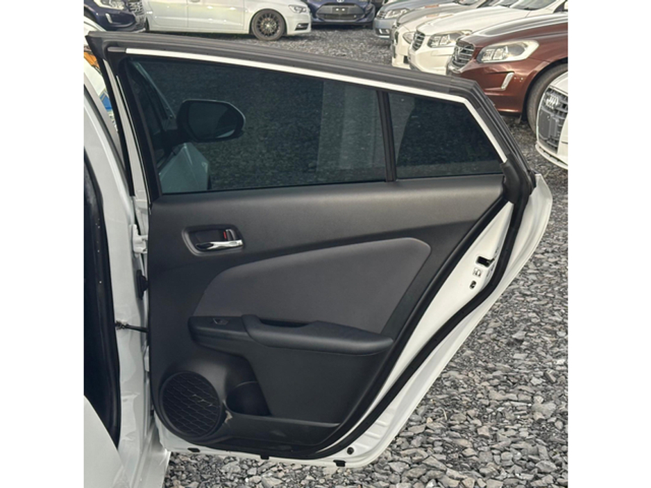 2021 Toyota Prius - image 9