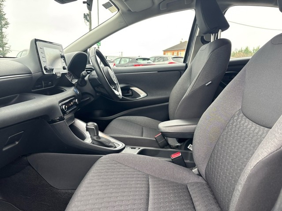 2023 Toyota Yaris 1.5 HYBRID LUNA 4DR AUTO €22,950