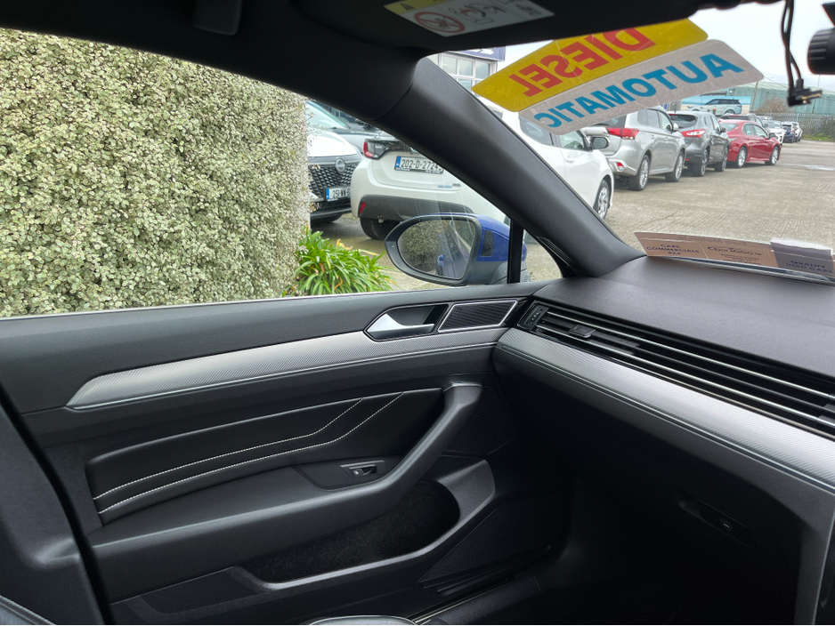 2021 Volkswagen Passat - image 19