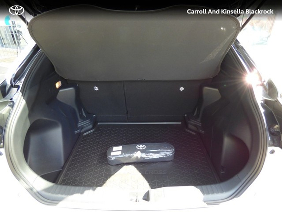 2022 Toyota Yaris Cross Hybrid Luna Sport €28,950