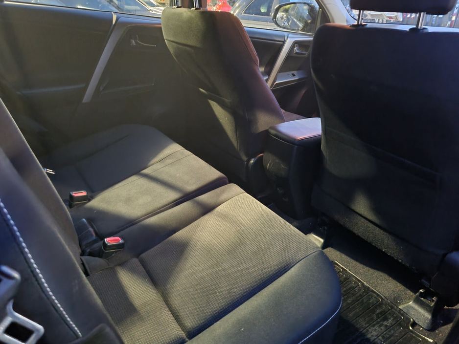 2016 Toyota Rav4 - image 9