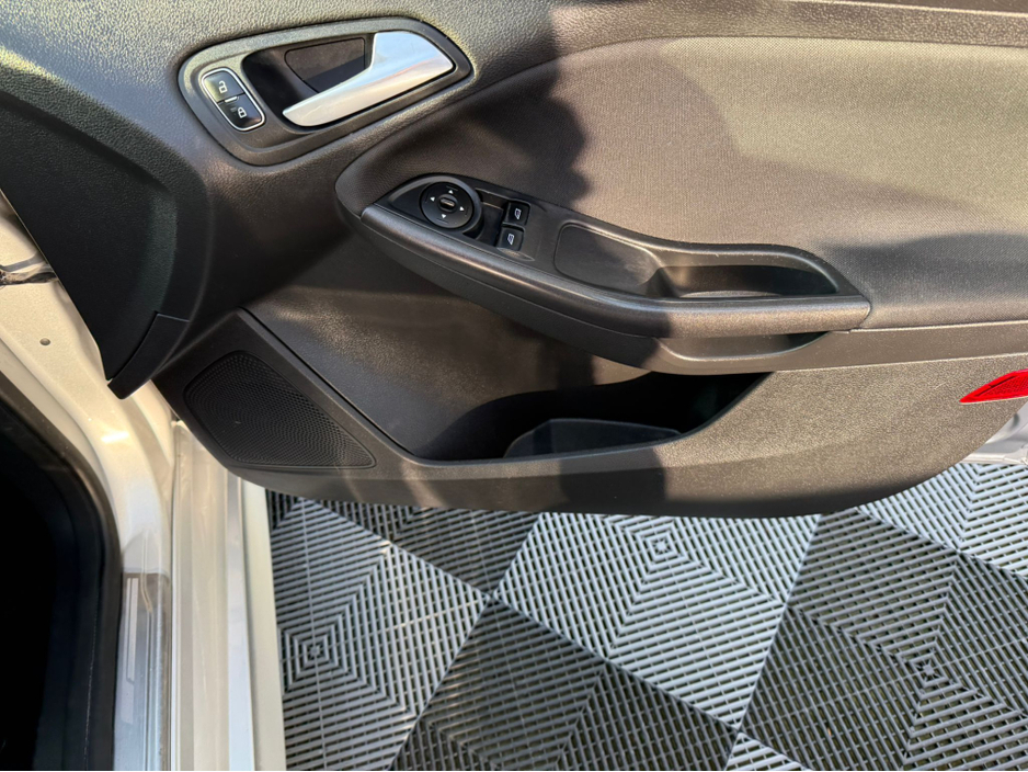 2018 Ford Focus - image 25