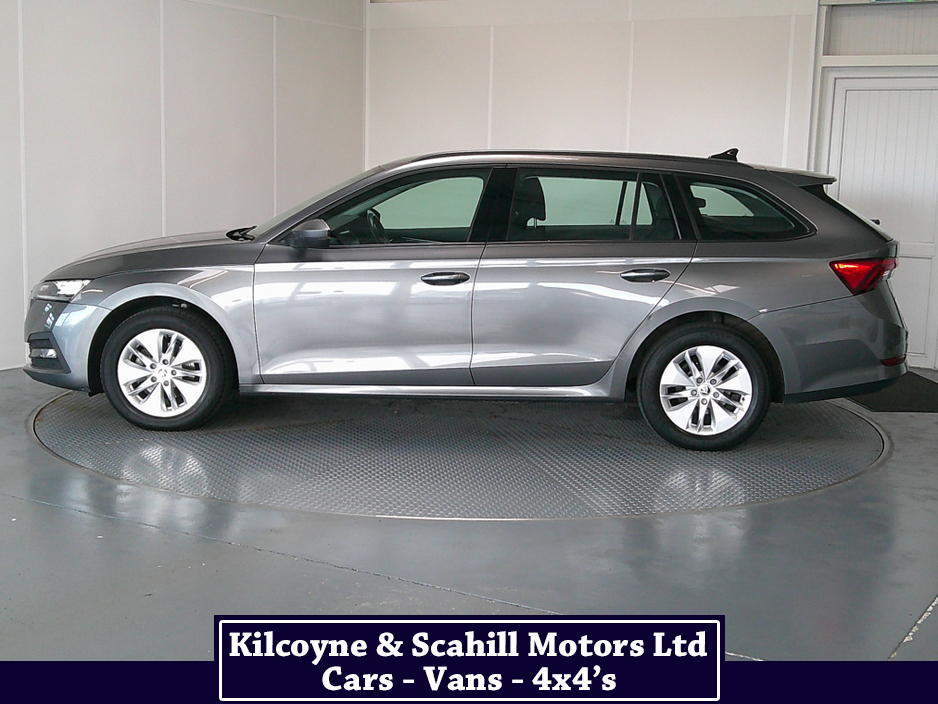 2023 Skoda Octavia - image 4