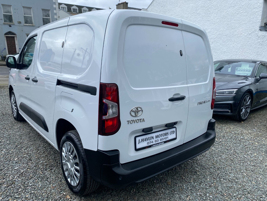 2023 Toyota Proace - image 4