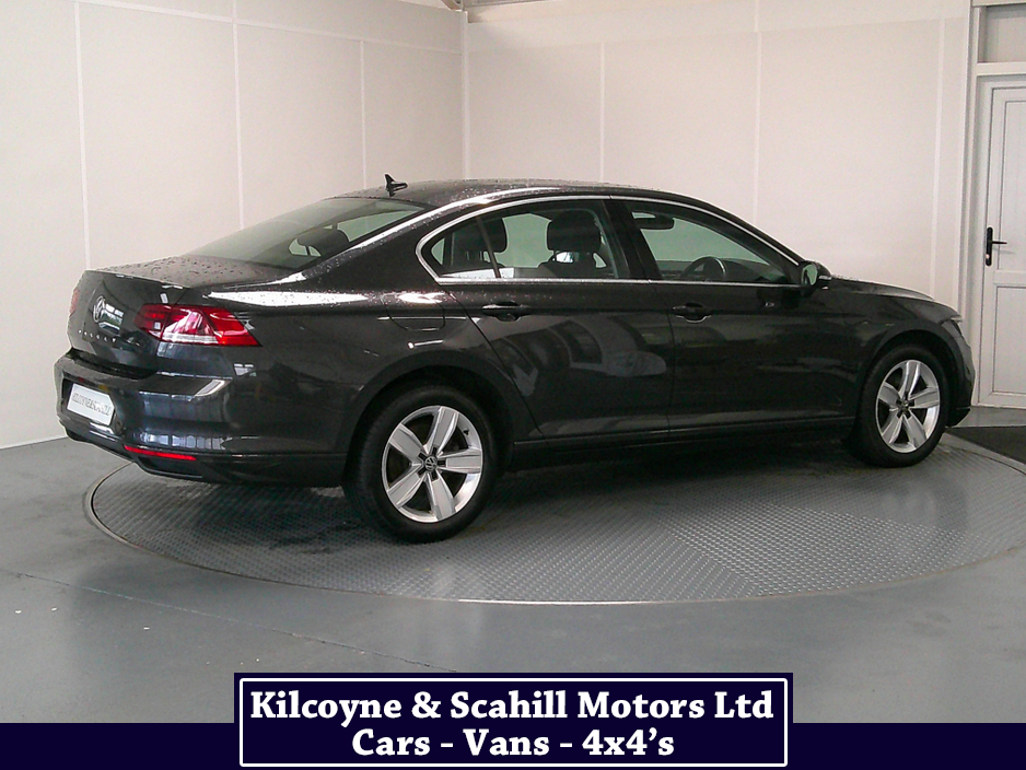 2020 Volkswagen Passat - image 7