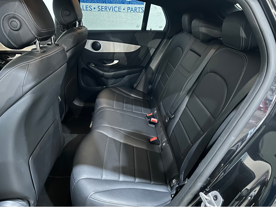 2022 Mercedes-Benz GLC Class - image 9