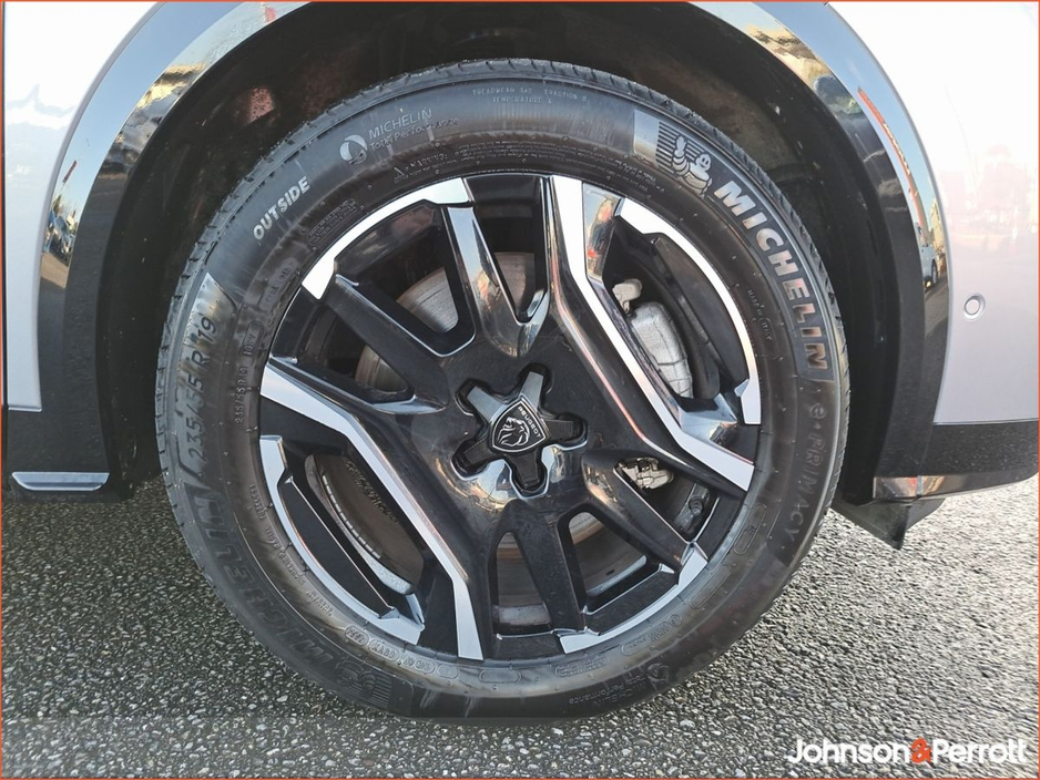 2025 Peugeot 5008 TOP SPEC ! BEV 73kwh 210hp GT ! €58,900