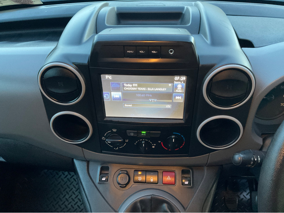 2017 Peugeot Partner - image 12