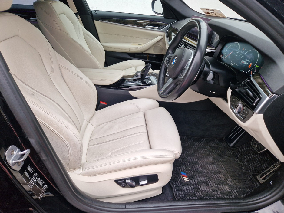 2018 BMW 5 Series - image 26