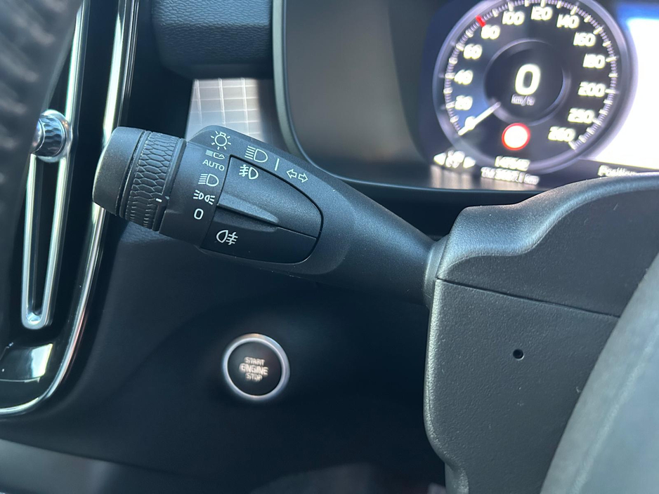 2020 Volvo XC40 D3 MOMENTUM 5DR €27,750