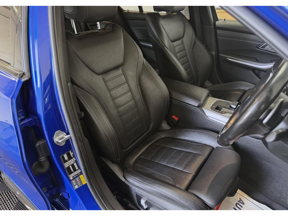 2021 BMW 3 Series - image 17